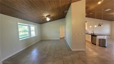 1205 SW 21st Terrace in Cape Coral, FL - Building Photo - Building Photo