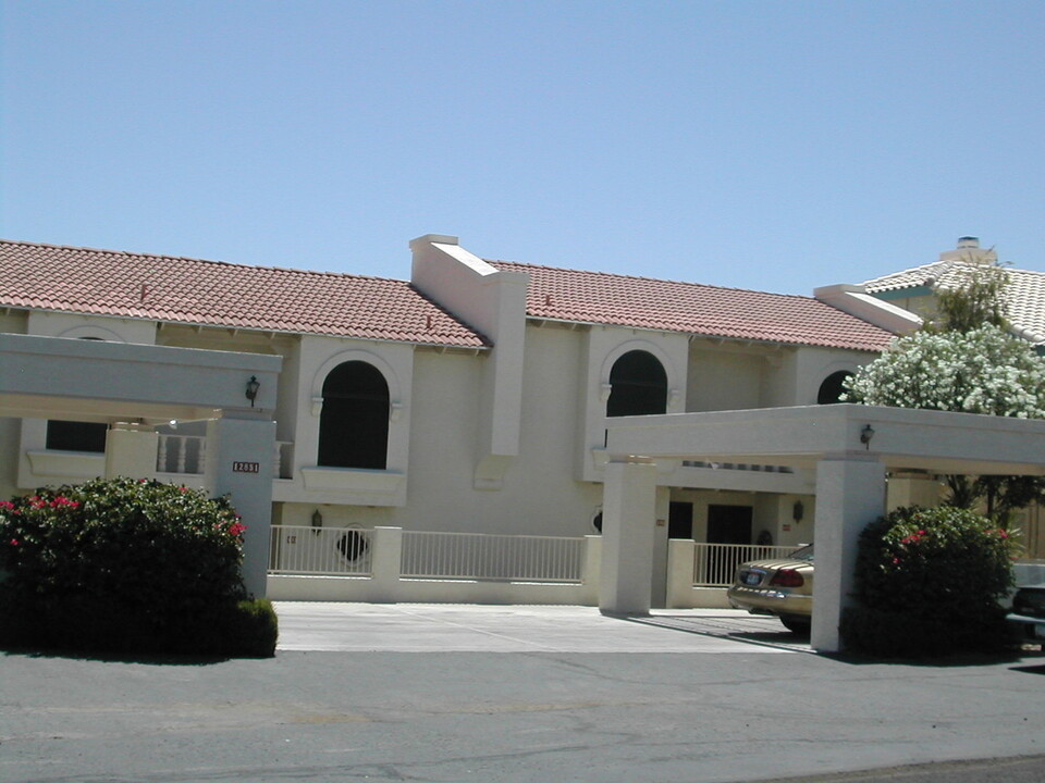 12851 N Mimosa Dr in Fountain Hills, AZ - Foto de edificio