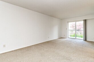 14650 NE 32nd St in Bellevue, WA - Building Photo - Building Photo
