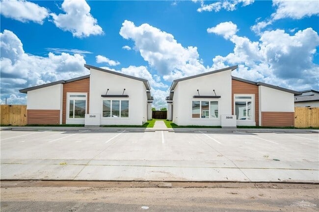 property at 3548 Hidalgo Cir