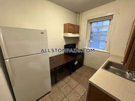 82 Glenville Ave, Unit #1 in Boston, MA - Building Photo - Building Photo