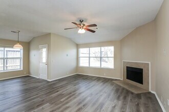 322 Oakhurst Dr in Seagoville, TX - Building Photo - Building Photo