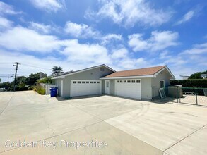 1810 Laurel Rd in Oceanside, CA - Building Photo - Building Photo