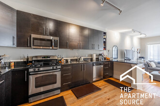 2518 N Willetts Ct, Unit 2C in Chicago, IL - Foto de edificio - Building Photo
