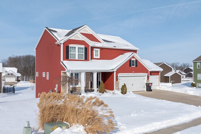 Stonegate in Byron Center, MI - Foto de edificio - Building Photo
