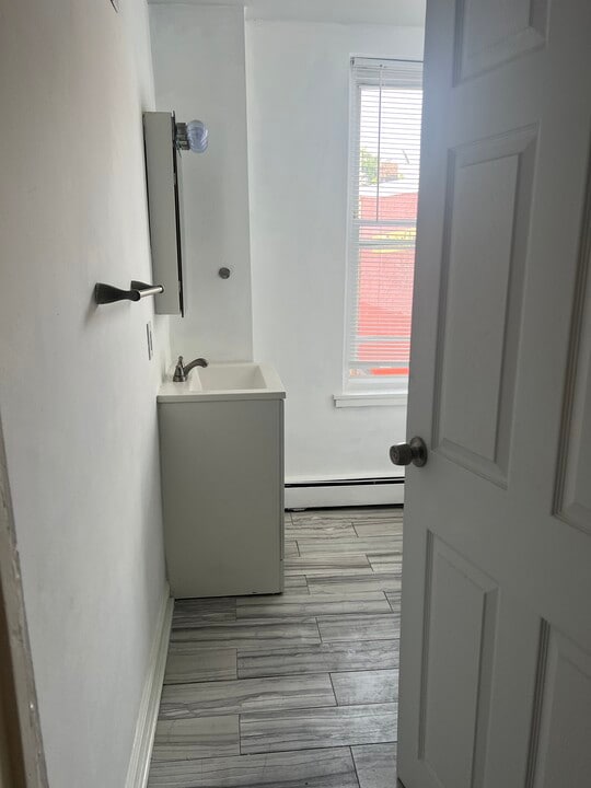 424 E Girard Ave, Unit 2nd F Rear in Philadelphia, PA - Foto de edificio