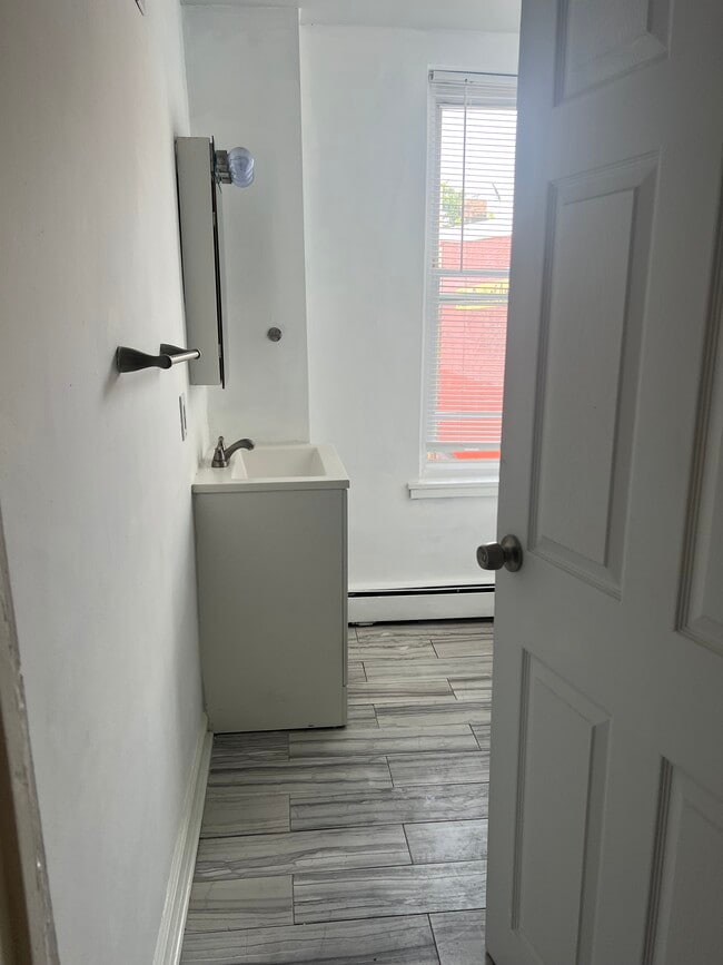 424 E Girard Ave, Unit 2nd F Rear