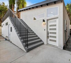 739 N Formosa Ave in Los Angeles, CA - Building Photo