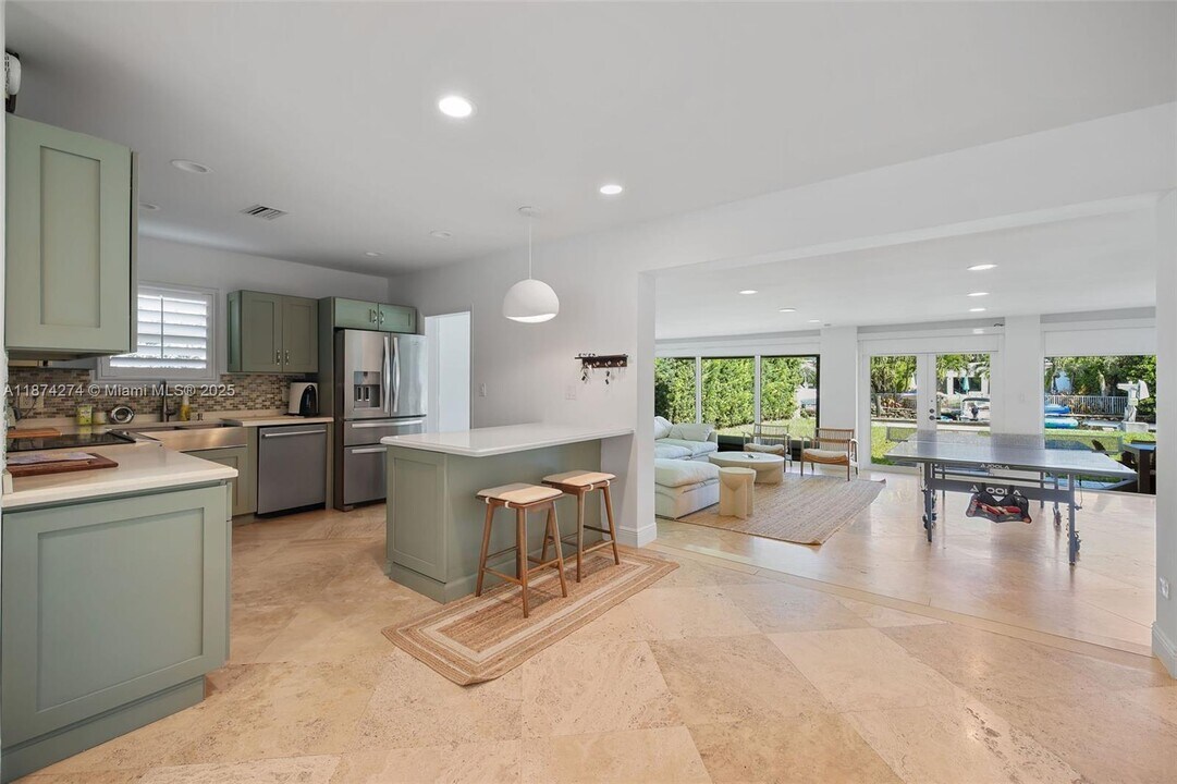1681 Daytonia Rd in Miami, FL - Building Photo