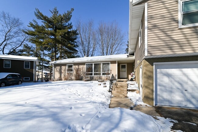 property at 12 Brompton Cir