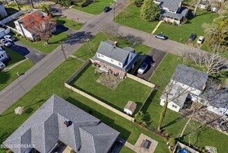 227 Chatham Ave in Ocean Township, NJ - Foto de edificio - Building Photo