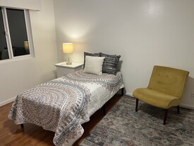 7574 Goode St in San Diego, CA - Building Photo