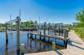 4674 SE Manatee Way in Stuart, FL - Building Photo - Building Photo