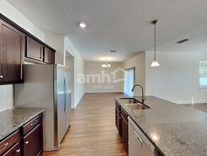 511 Pine Terrace Dr in Ruskin, FL - Foto de edificio - Building Photo