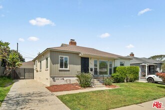 7601 Dunfield Ave in Los Angeles, CA - Building Photo - Building Photo