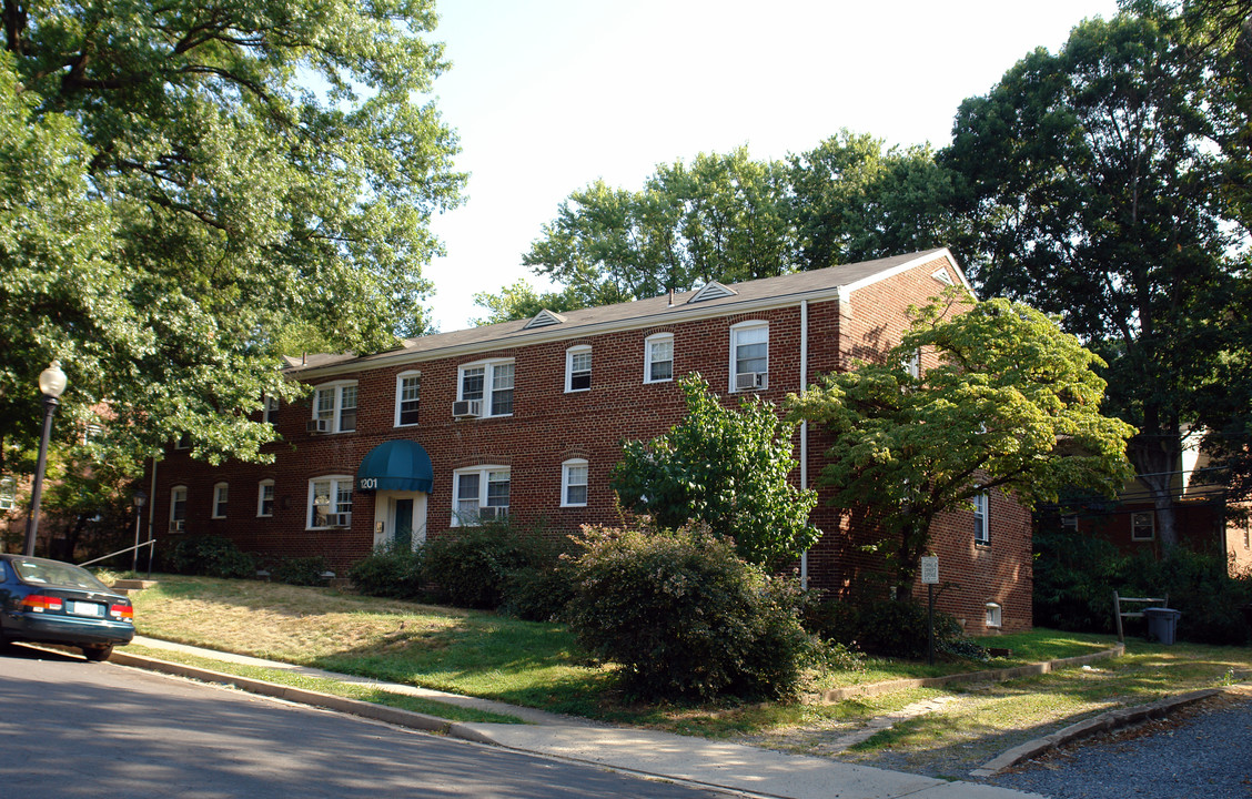 1201 N Kensington St in Arlington, VA - Building Photo