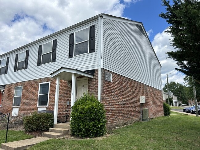 property at 3518 E Richmond Rd
