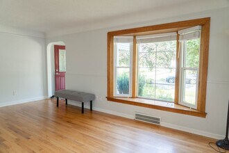 2360 Royal Ave in Berkley, MI - Building Photo - Building Photo