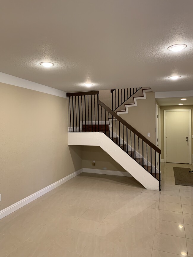 2602 W Columbine Ave, Unit #A in Santa Ana, CA - Foto de edificio - Building Photo