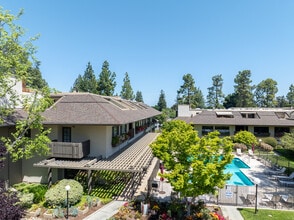Menlo Commons in Menlo Park, CA - Foto de edificio - Building Photo