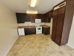 2131 Eveningside Dr in West Covina, CA - Foto de edificio - Building Photo