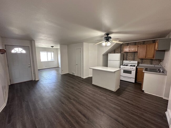 1602-1606-1606 N Humboldt Ave