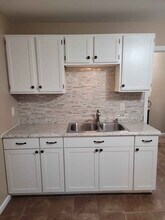 391 Putnam Pike, Unit C in Killingly, CT - Foto de edificio - Building Photo