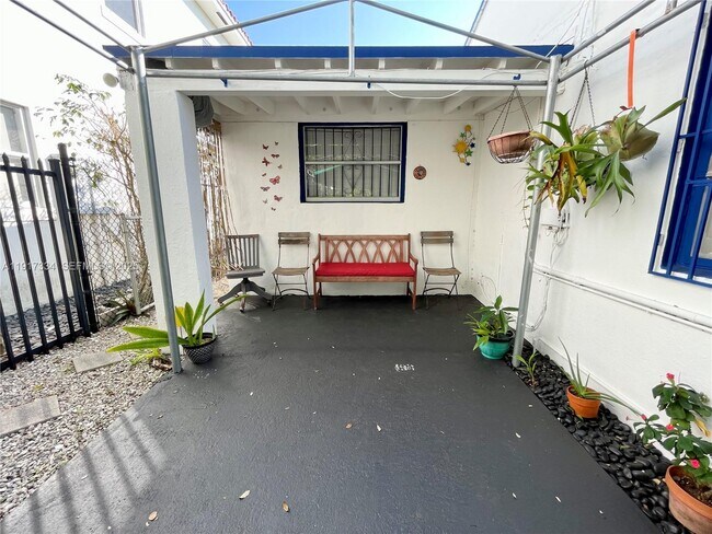 3085 Elizabeth St-Unit -2 in Miami, FL - Building Photo - Building Photo