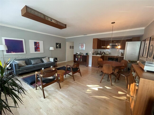 300 Meridian Ave in Miami Beach, FL - Building Photo - Building Photo