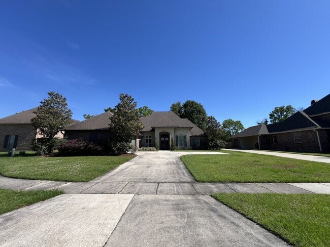2913 Country Lakes in Zachary, LA - Building Photo - Building Photo
