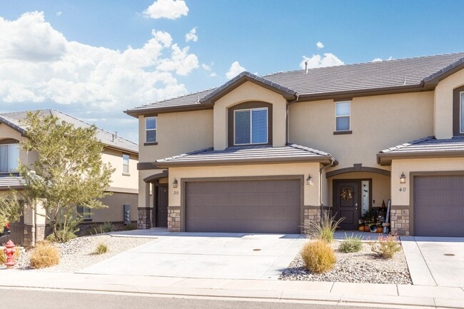 property at 1001 W Curly Hollow Dr