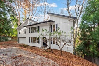 2710 Margaret Mitchell Dr NW in Atlanta, GA - Building Photo - Building Photo