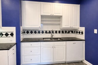 2302 W Sunnyside Ave in Chicago, IL - Foto de edificio - Building Photo