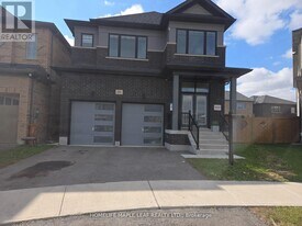 20 Spinland St in Caledon, ON - Building Photo