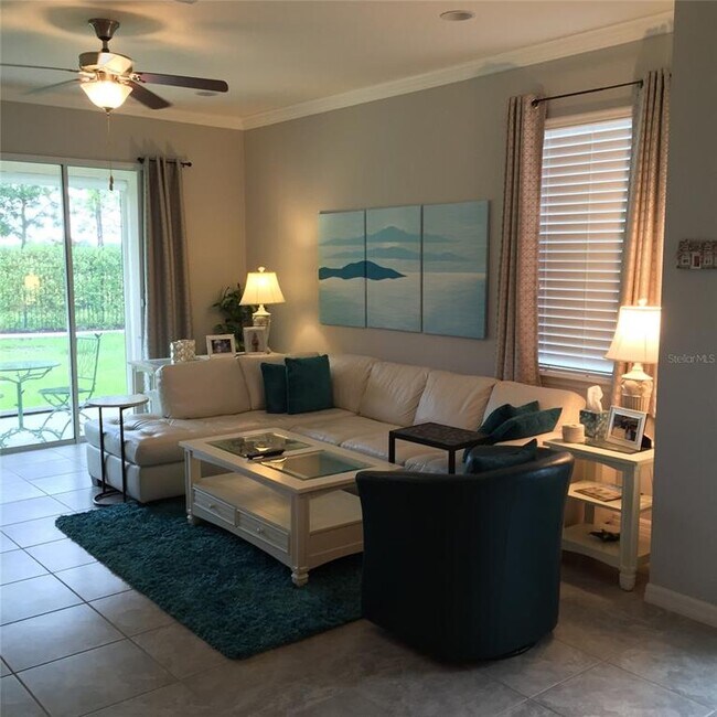 6933 Surrey Hill Pl in Apollo Beach, FL - Building Photo - Building Photo