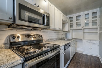 3721 Broadway Blvd in Kansas City, MO - Building Photo - Building Photo