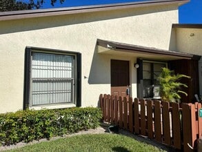 7923 SE Villa Cir in Hobe Sound, FL - Building Photo - Building Photo