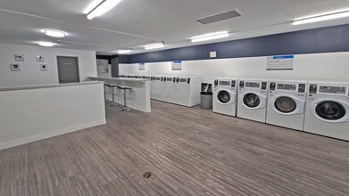 Bayview Square North in Toronto, ON - Building Photo - Building Photo