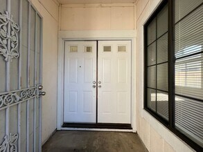 8119 Point Loma Way in Sacramento, CA - Building Photo - Building Photo