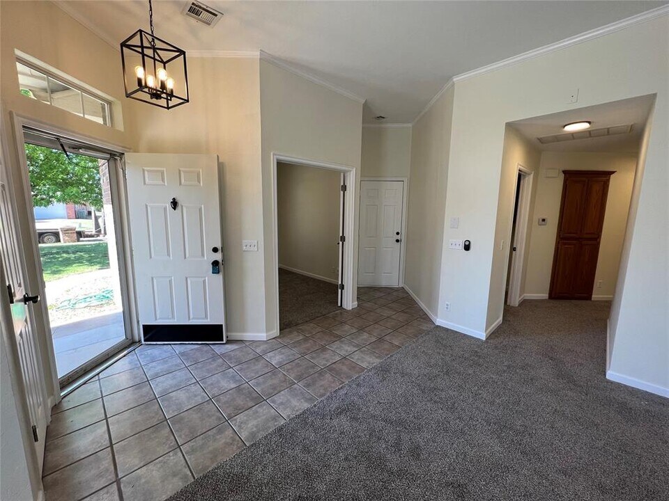 909 Pruett Dr in Edmond, OK - Building Photo