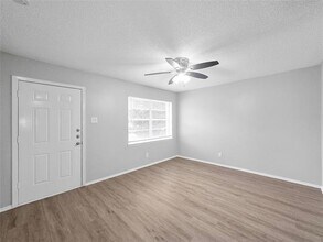 2212 Arcady Ln in Lancaster, TX - Building Photo - Building Photo
