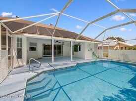 1026 Blossom Dr in Sebastian, FL - Building Photo