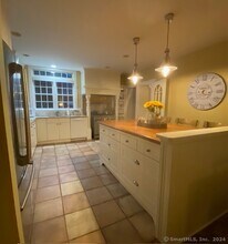 201 E Village Rd in Monroe, CT - Building Photo - Building Photo