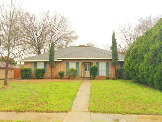property at 1412 Woodcreek Dr