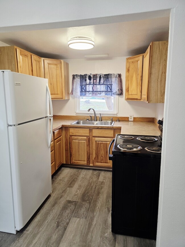 property at 603 W Chewelah Ave