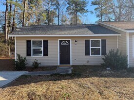 305 Cedar Crk Dr in Jacksonville, NC - Building Photo