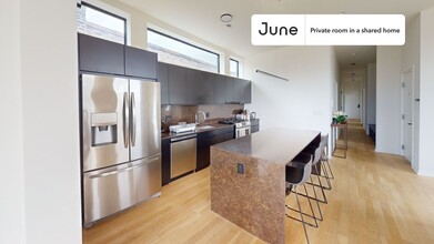 Private bedroom in 4 bed/3 bath Home in Chicago, IL - Building Photo - Building Photo