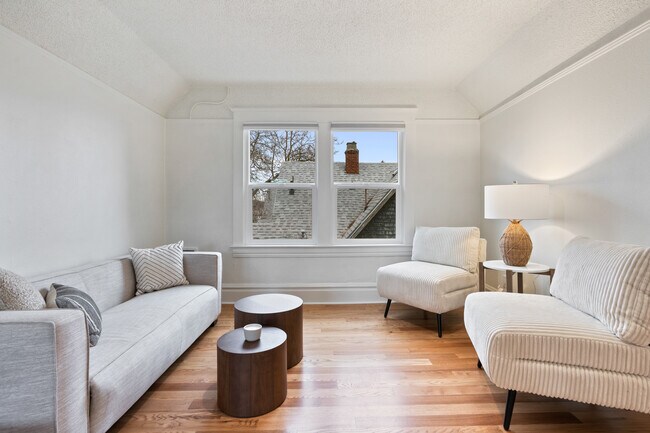 2214 W College Ave, Unit 2 in Spokane, WA - Foto de edificio - Building Photo
