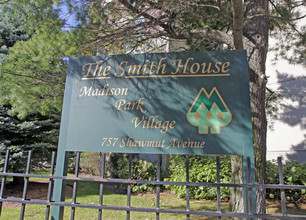 Smith House in Roxbury, MA - Foto de edificio - Building Photo