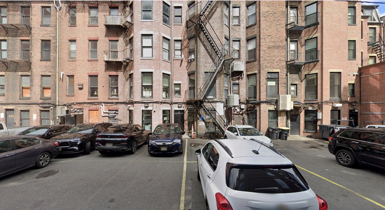 250 Newbury St, Unit 1R in Boston, MA - Foto de edificio